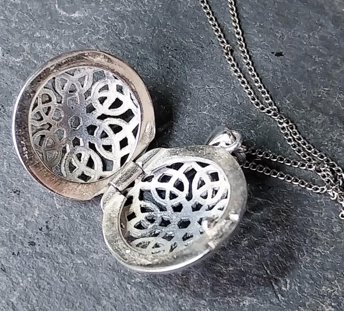 Kit Heath CELTIC Locket necklace - Sterling Silver -  on 17" Chain - 10.4g