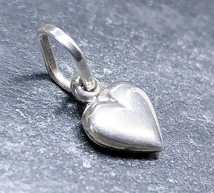 Vintage Silver Mini Heart Charm - for bracelet mini  - 0.8g