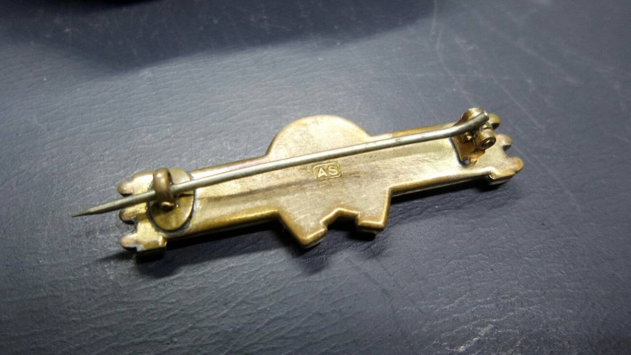 Antique GOLD Front HORSESHOE BROOCH - Good luck, mourning, Victorian Curios