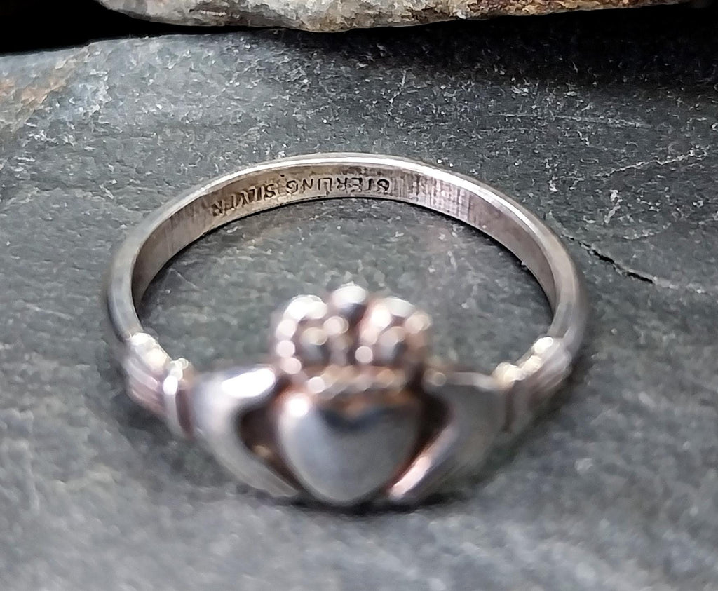 Silver CELTIC CLADDAGH Ring - 925 Sterling Silver - Size P (us 7.5) - 2.3g