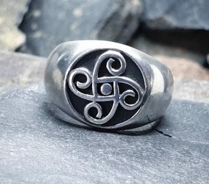 Vintage SILVER CELTIC SPIRAL Signet Ring - Size uk T ( usa 9.5) - 9.3g