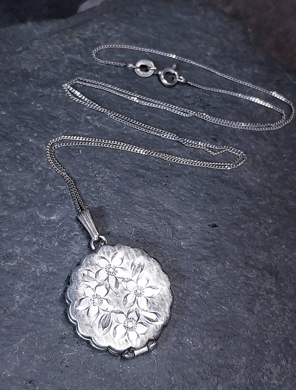 Georg Jensen SILVER LOCKET Necklace - Scalloped Circle with 4 flowers on 18" Chain - 5.4g