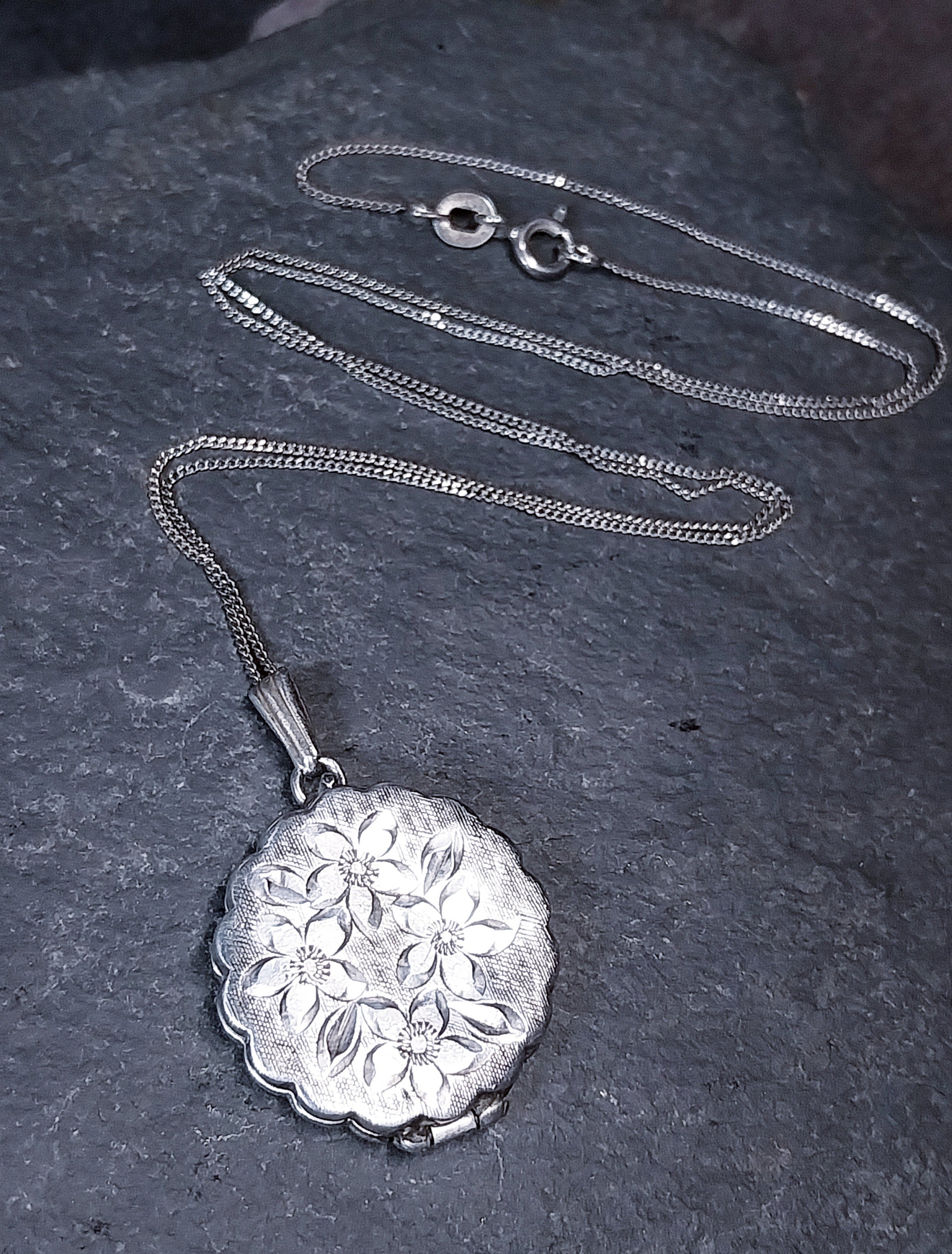 Georg Jensen SILVER LOCKET Necklace - Scalloped Circle with 4 flowers on 18" Chain - 5.4g