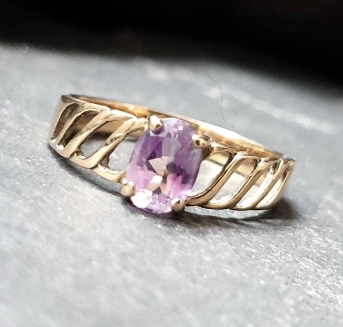 9ct GOLD AMETHYST Ring  - Size uk P (us 7.5) - 2g