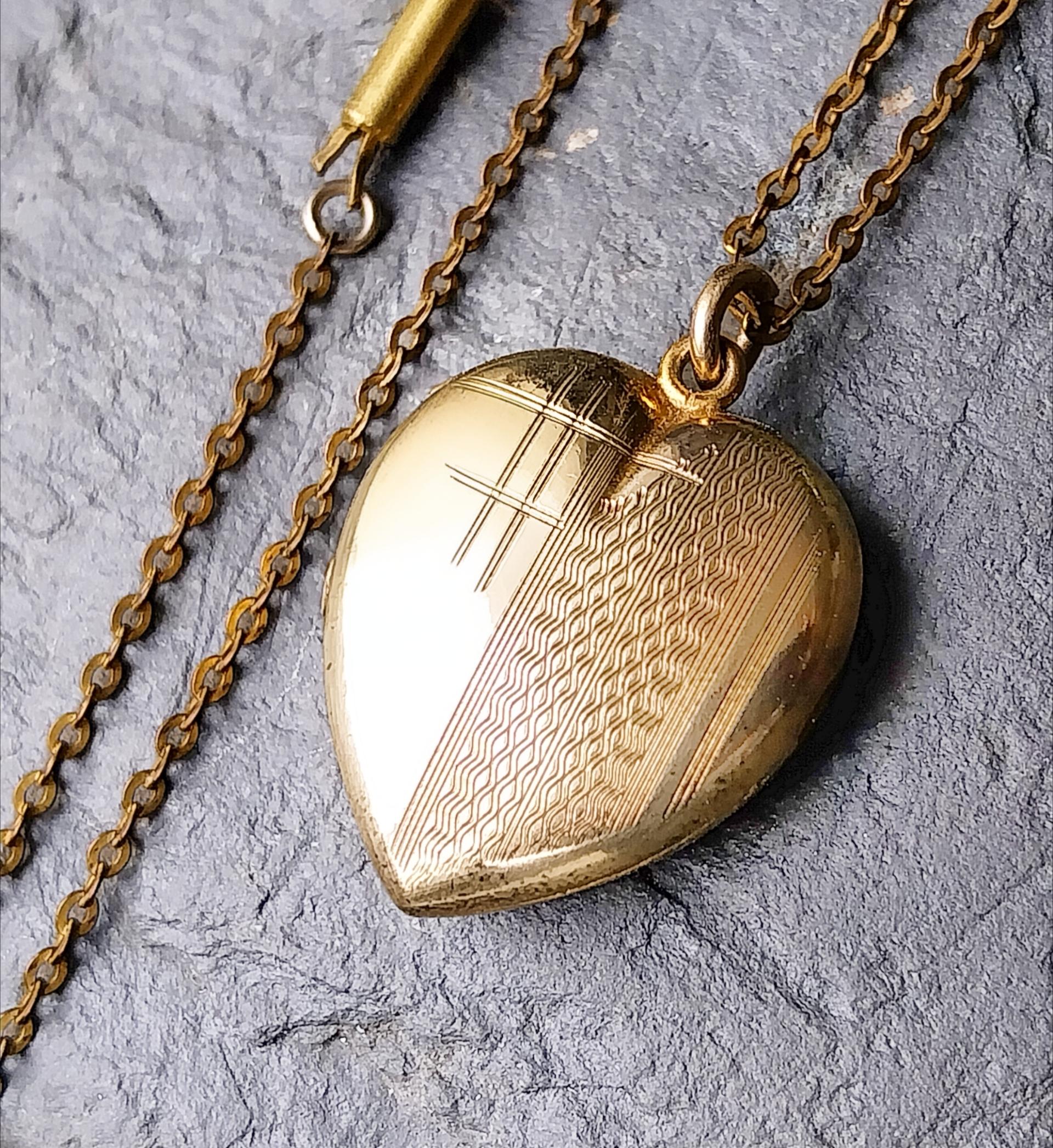 Antique 9ct Rolled GOLD Heart LOCKET with 17" Barrel Clasp Chain - 5.2g