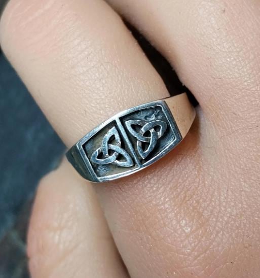 Vintage SILVER CELTIC KNOT Ring - Triquetra - Large Size uk W ( us 11) - 5.8g