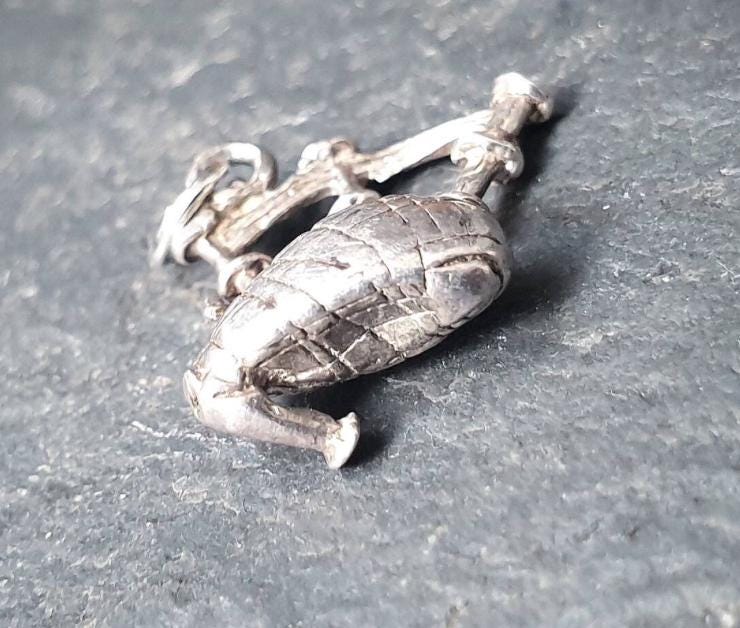 Vintage SILVER SCOTTISH BAGPIPES Charm - for Bracelet - 2.1g