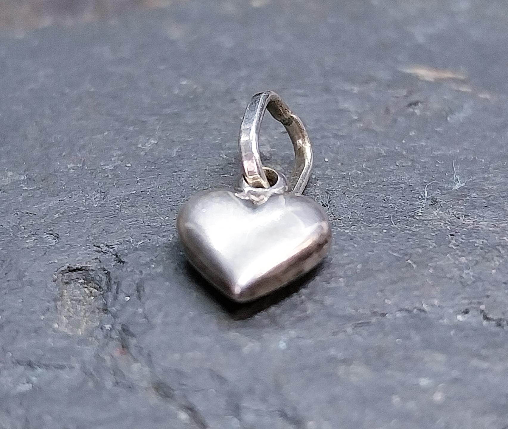 Vintage Silver Mini Heart Charm - for bracelet mini  - 0.8g