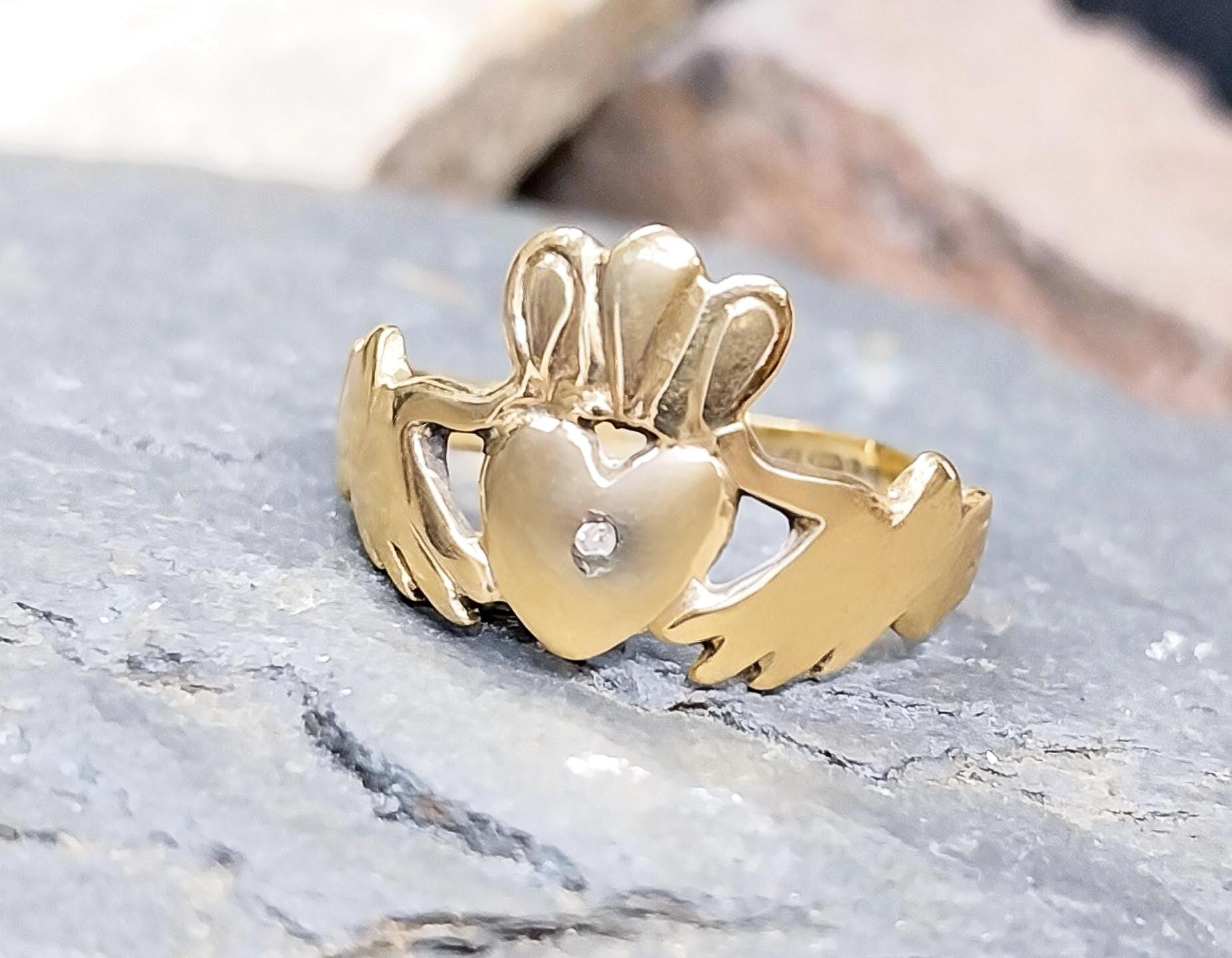 9ct Gold CELTIC CLADDAGH Ring with Diamond - UK Size O (7.5) - 2.2g