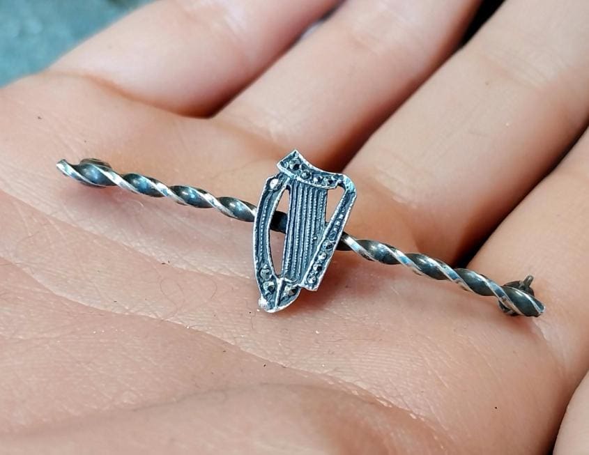 Irish Silver HARP BROOCH with Marcasite Stones Art Deco - 3g