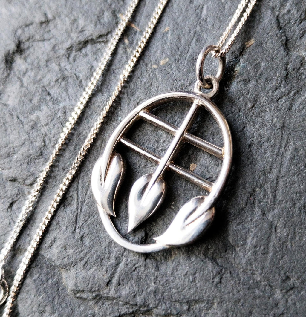 Sterling Silver CELTIC Cecily Leaf Pendant Necklace & 18" Chain - 4.3g