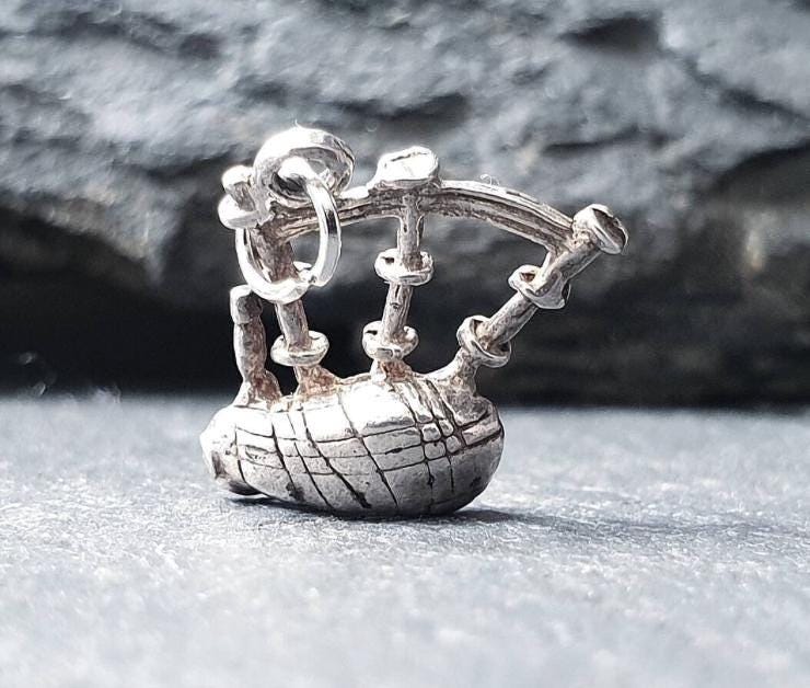 Vintage SILVER SCOTTISH BAGPIPES Charm - for Bracelet - 2.1g
