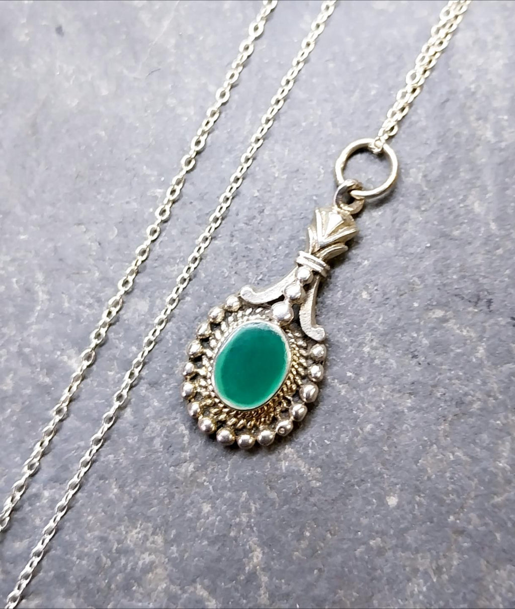 Sterling Silver Green Gemstone Necklace Pendant Drop - on 18" chain - 3.9g