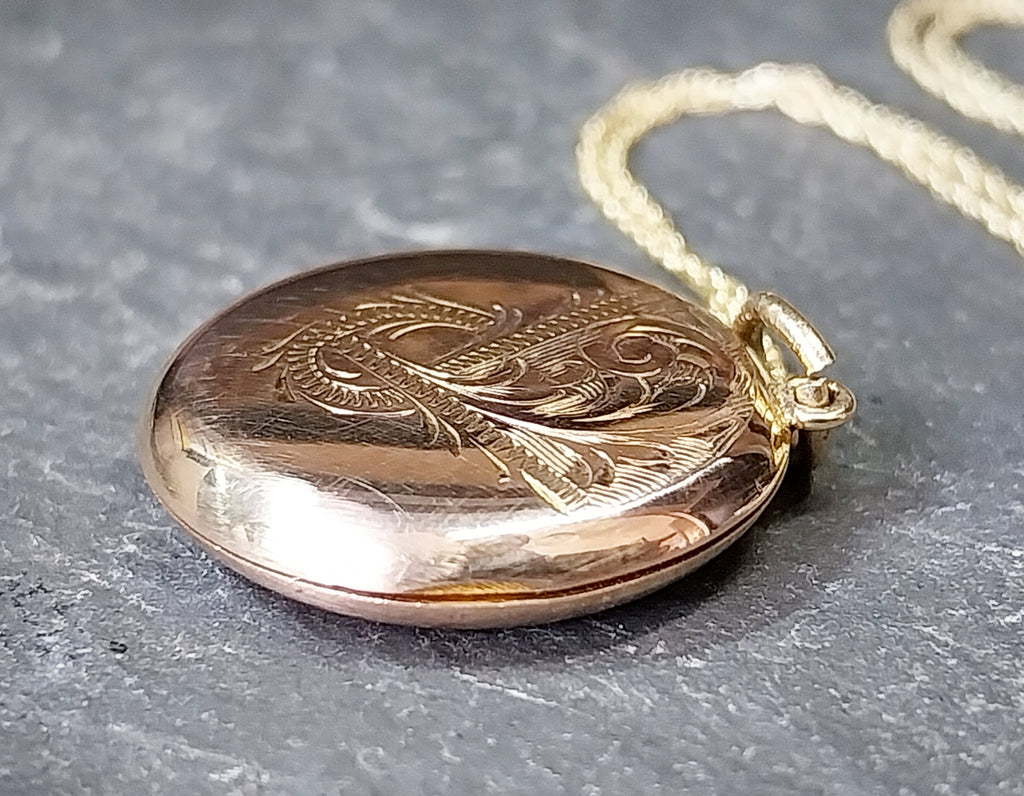 9ct GOLD Circle LOCKET - Chester c 1954 with 18" Chain - 2.5g
