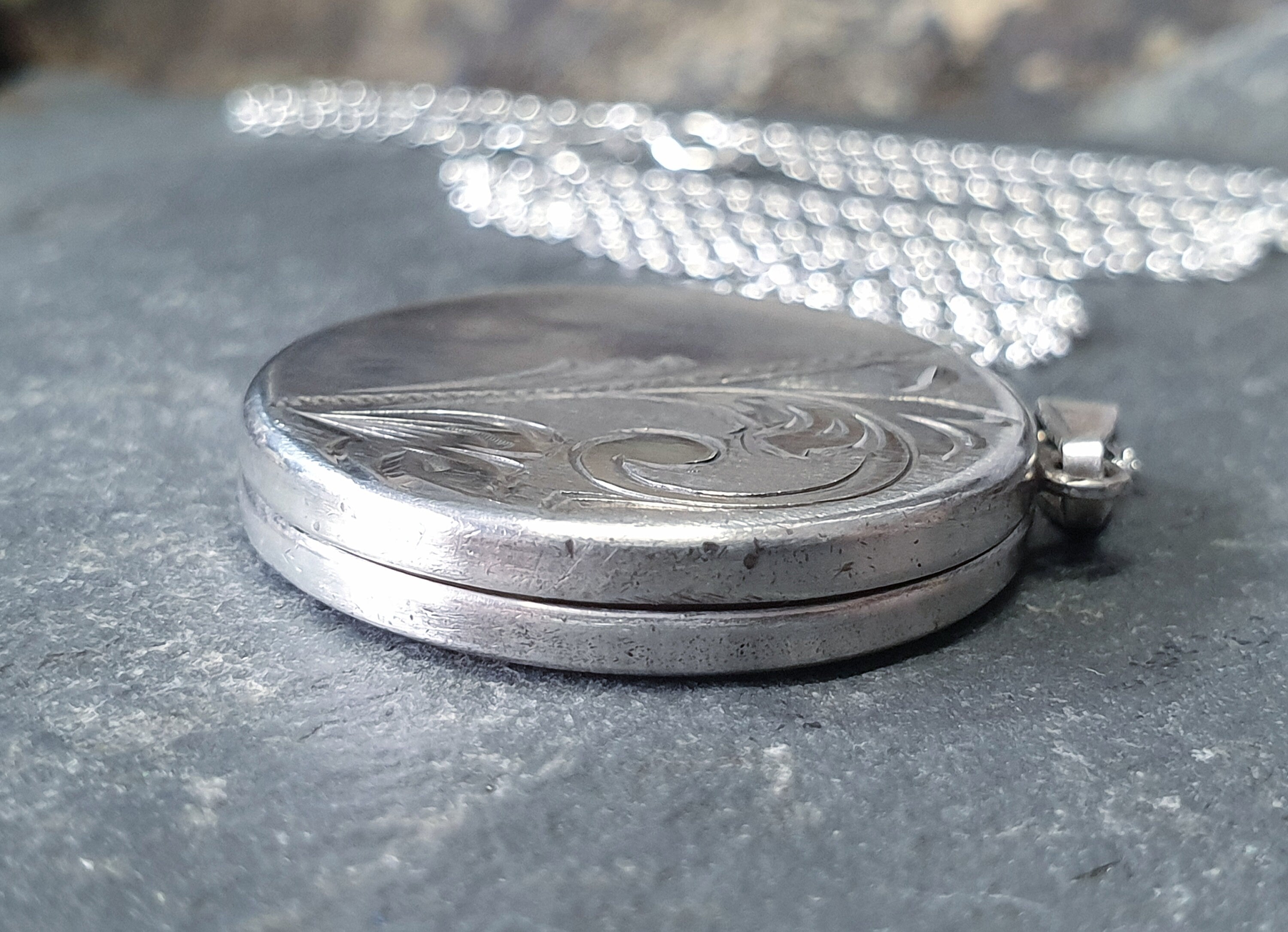 Vintage SILVER Scroll Circle LOCKET - Circular with 18" Chain - 6.9g