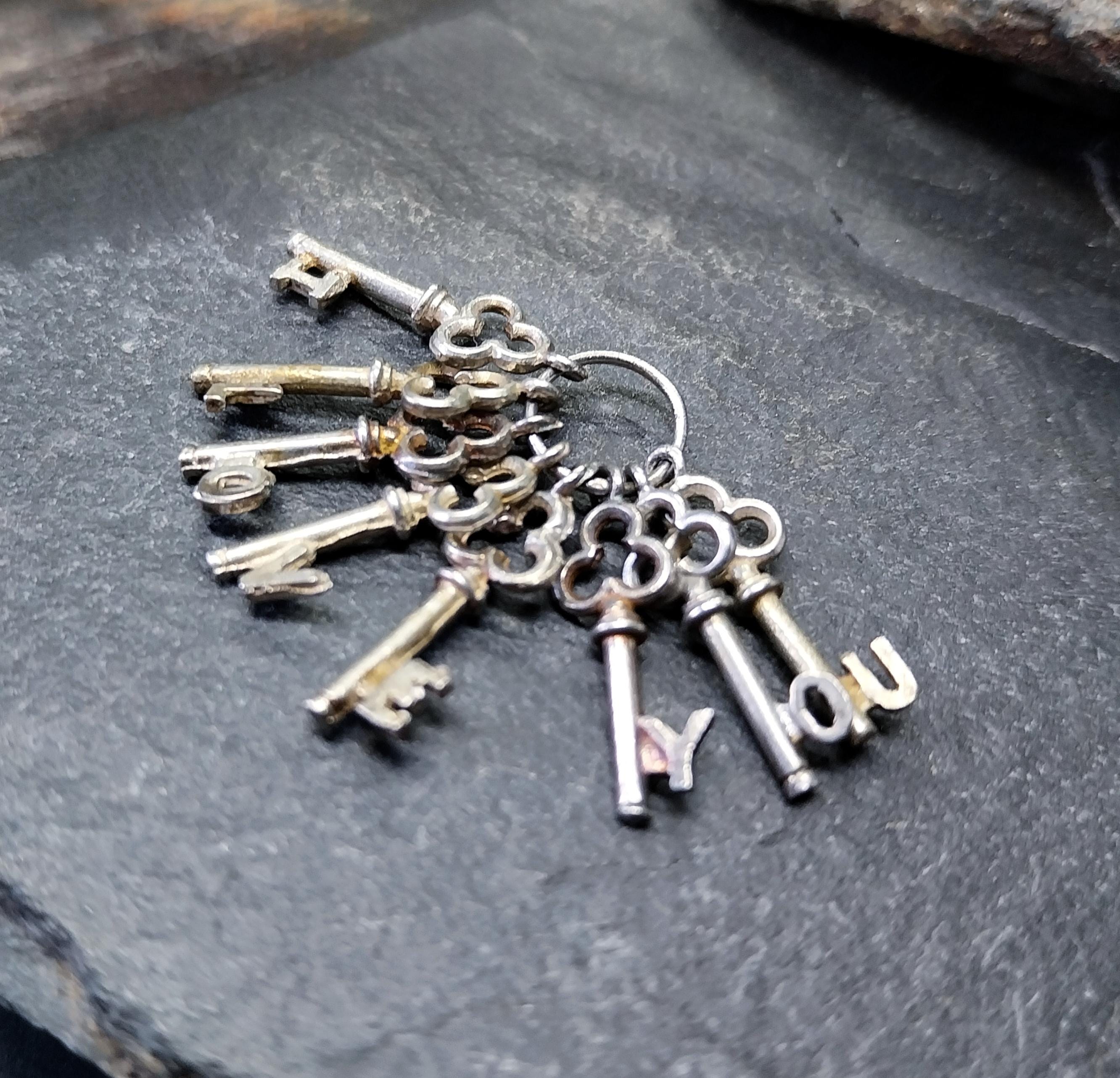 Vintage SILVER Skeleton Keys Charm - I Love You Bracelet Charm 3.4g
