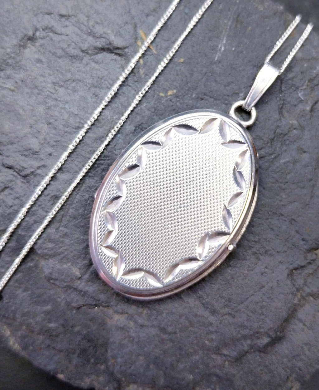 Large SILVER LOCKET necklace - Vintage Oval on 20" Chain - 12.1g