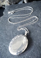 Vintage SILVER OVAL LOCKET c 1978- Scroll Border 20" Chain - 7g