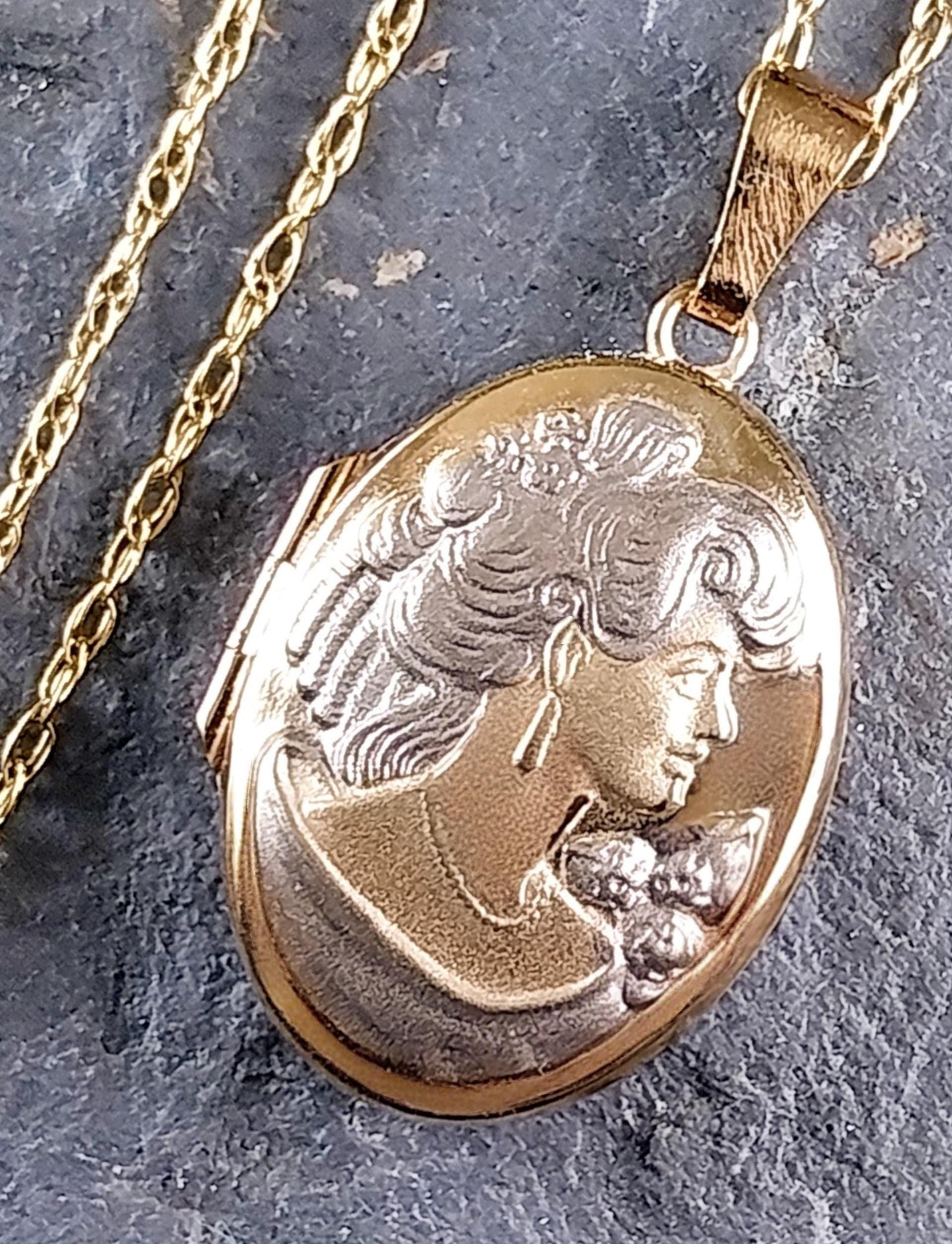 9ct GOLD LOCKET Necklace with Cameo Lady on 18" Chain - 3.2g