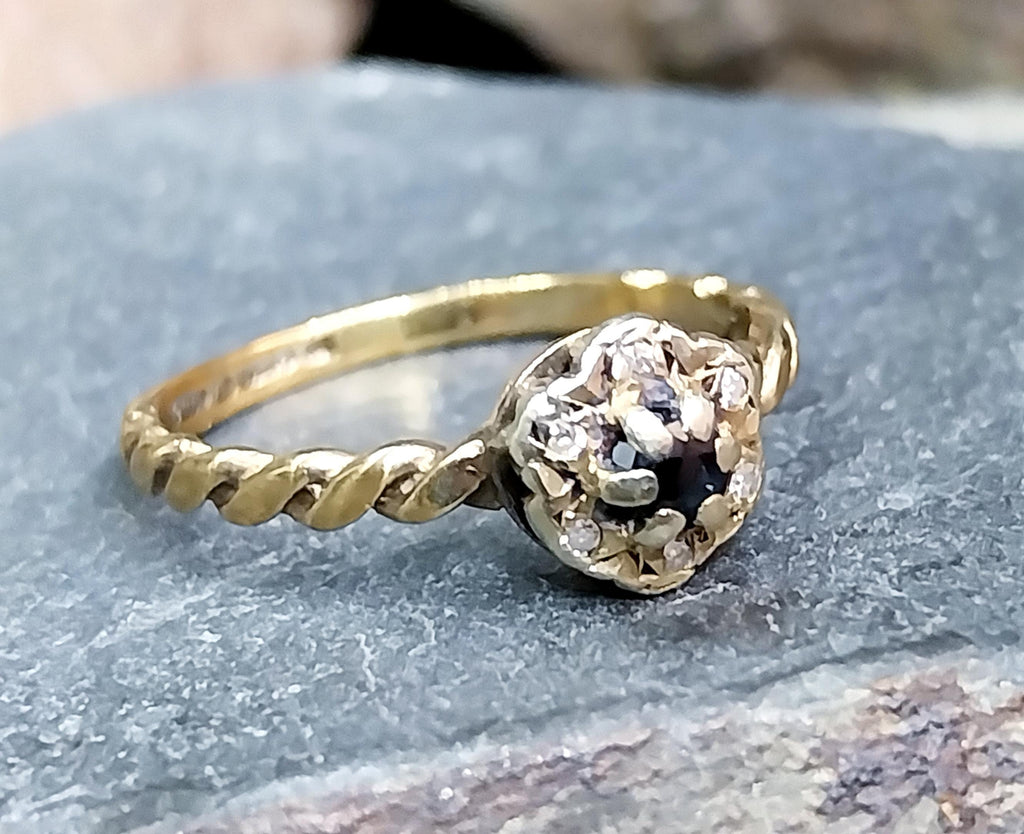 9ct GOLD RING with Sapphires& Diamonds - Size uk N (us 6.5) - 1.8g