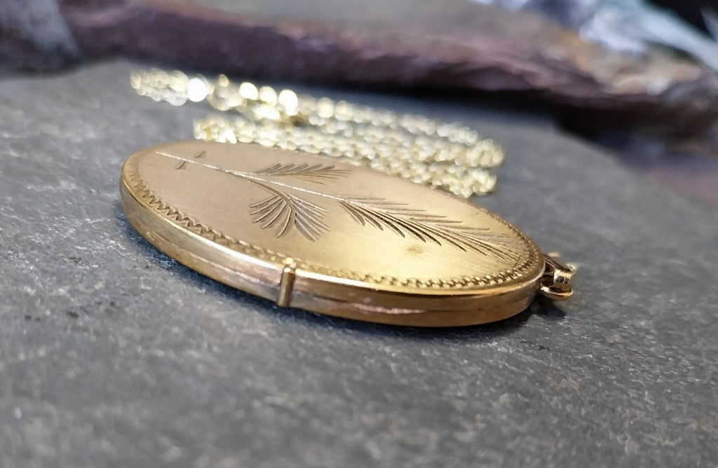 Large Vintage Gold LOCKET Necklace, Ferns - Rolled Gold with 18" Chain - 10.6g