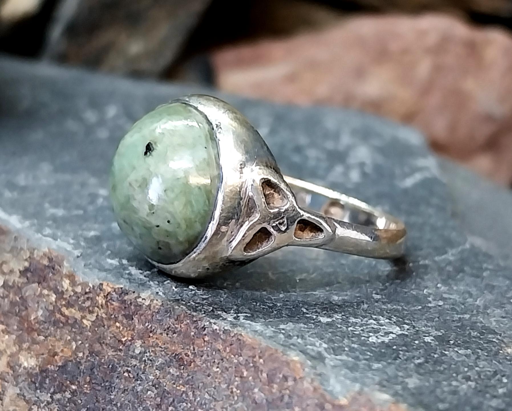 VINTAGE St Silver RING - with Connemara Marble - Size Q (8) - 5g