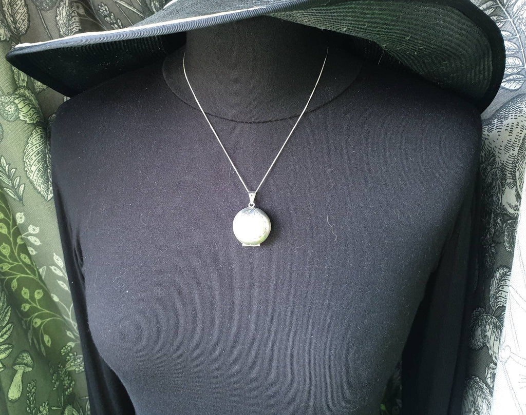 Vintage Silver LOCKET Necklace - Puffy Circle on 20" Sterling Chain - 9.7g