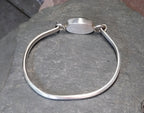 Vintage Sterling SILVER BANGLE Bracelet - with Green Agate Gemstone - 21.8g