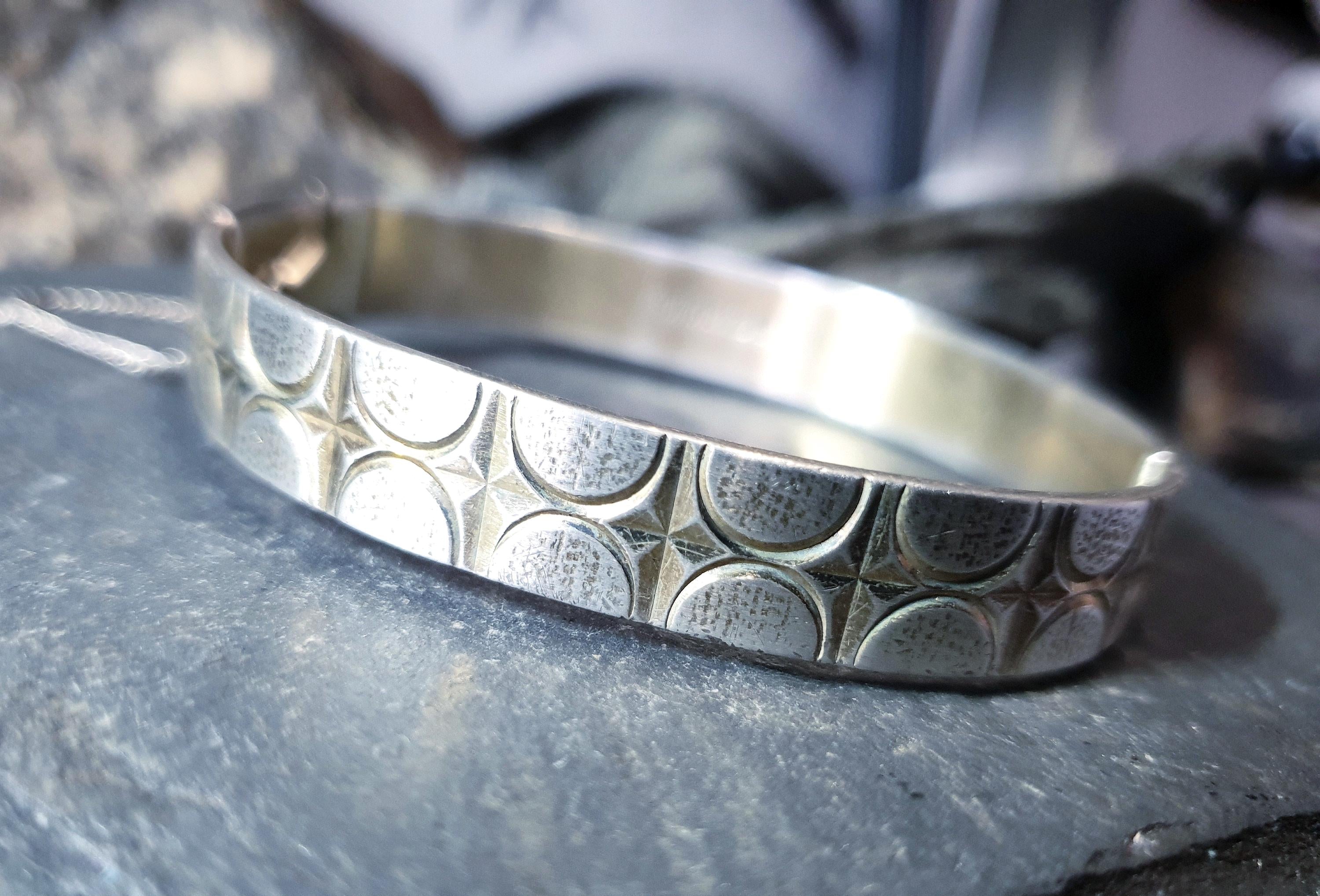 Vintage SILVER BANGLE Bracelet - circles Design - 28.2g