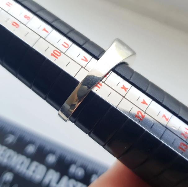 Vintage SILVER CELTIC KNOT Ring - Triquetra - Large Size uk W ( us 11) - 5.8g