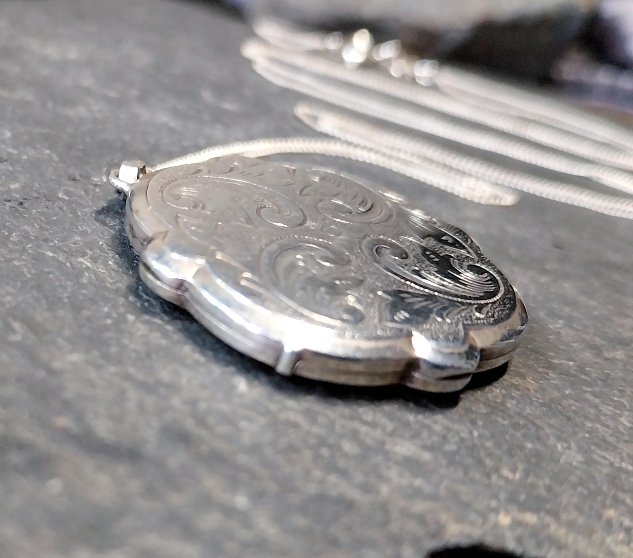 Sterling Silver LOCKET Circular with scalloped edge, Large on 24" Chain - 10.9g