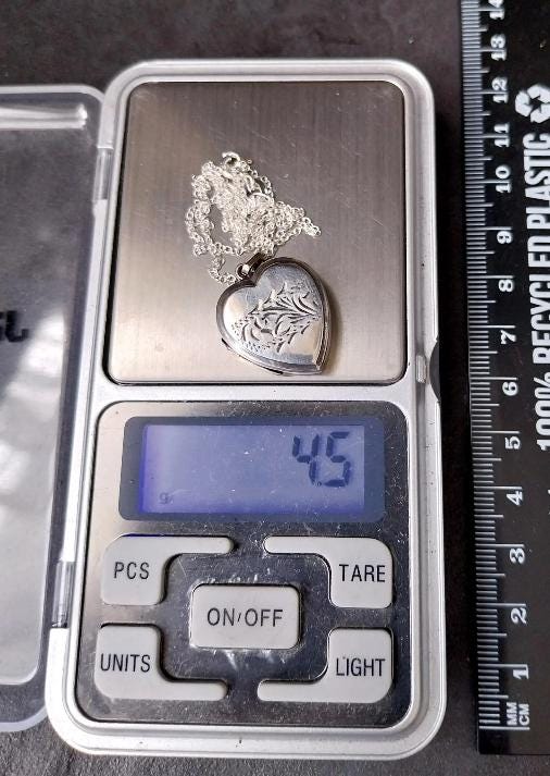 Vintage Sterling Silver HEART LOCKET - on 18" Chain - 4.5g