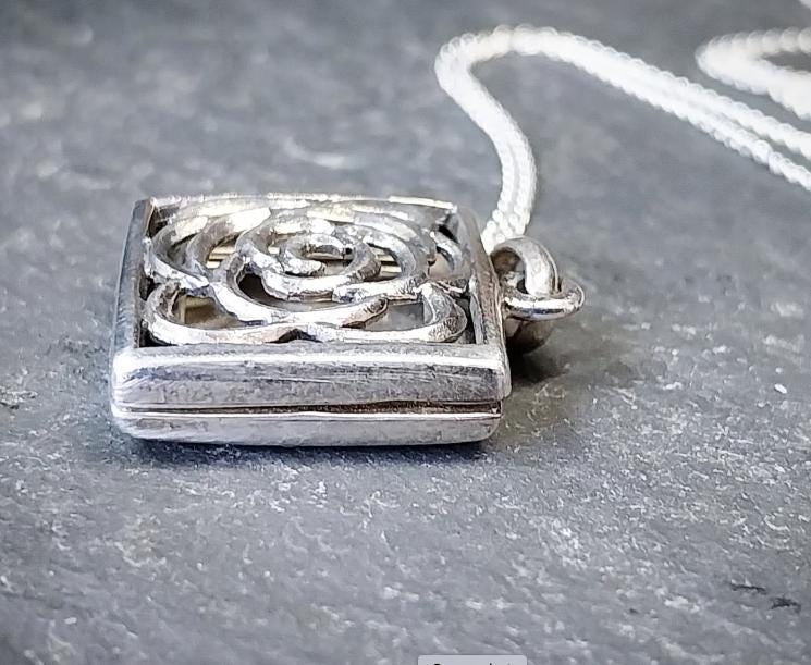 Vtg Sterling SILVER Rose Locket necklace -  on 18" Chain - 5.4g