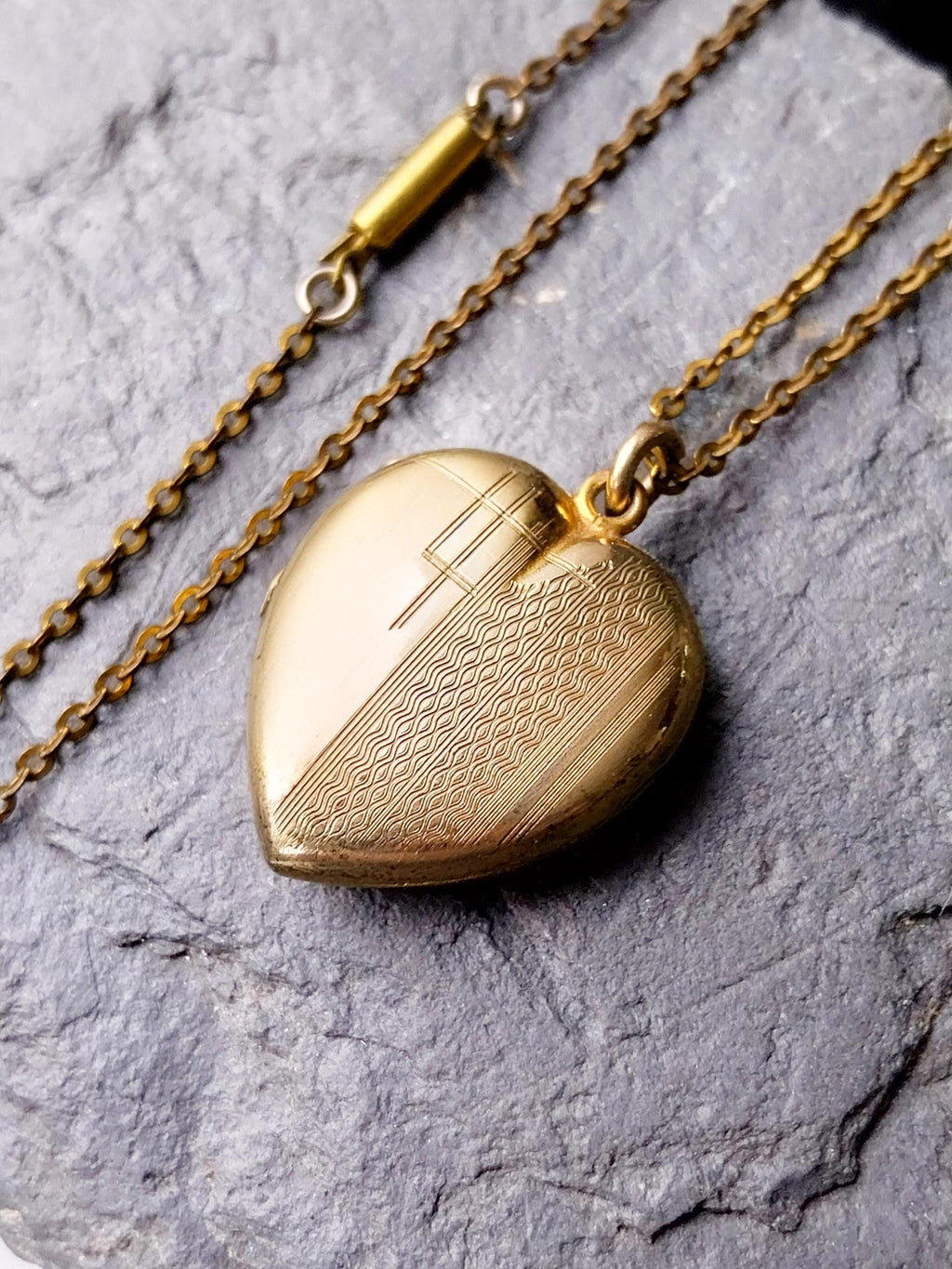 Antique 9ct Rolled GOLD Heart LOCKET with 17" Barrel Clasp Chain - 5.2g