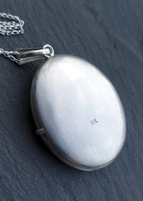 Vintage STERLING SILVER Oval LOCKET -Etched Flower with 18" Chain - 4.1g