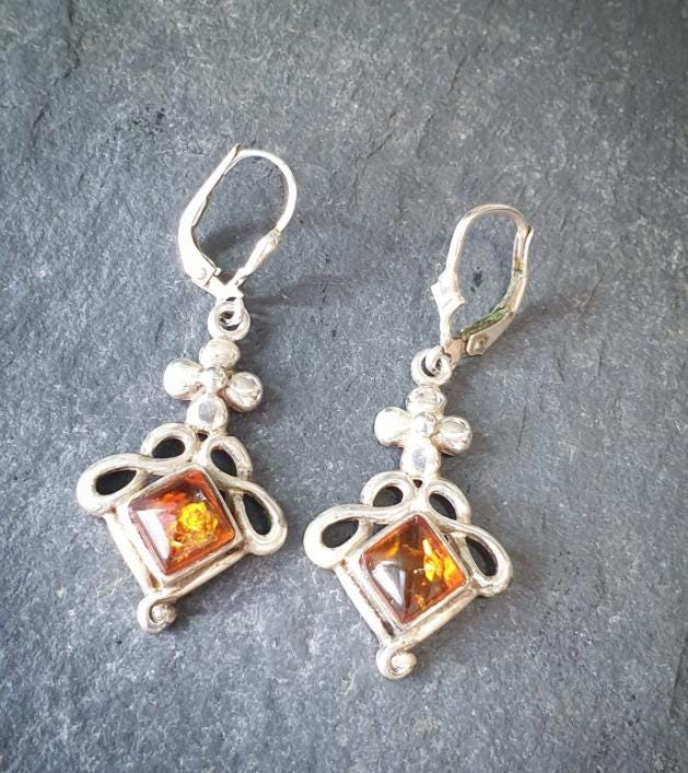 Sterling Silver Dangly Earrings - with Amber gemstone - 5g