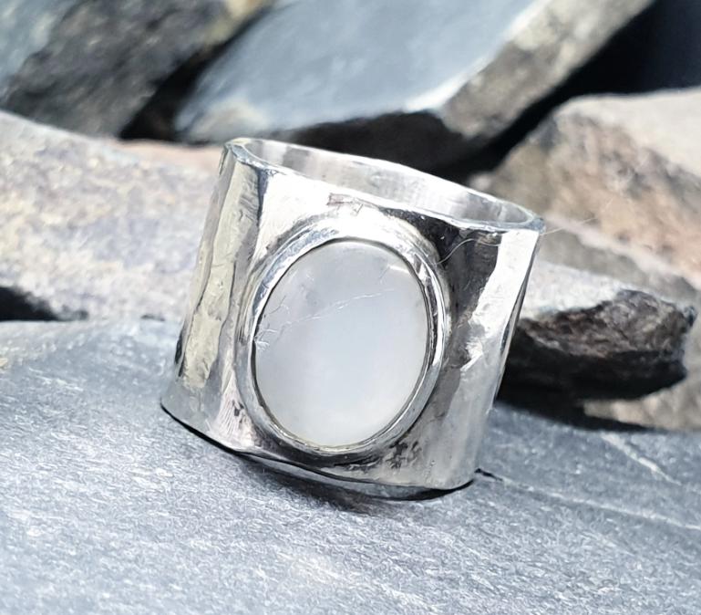 Wide Sterling Silver Moonstone Ring - uk size Q (us 8) - 16.1g