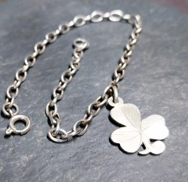 Vintage SILVER LINK BRACELET with Three Leaf Clover Charm - 5.2g