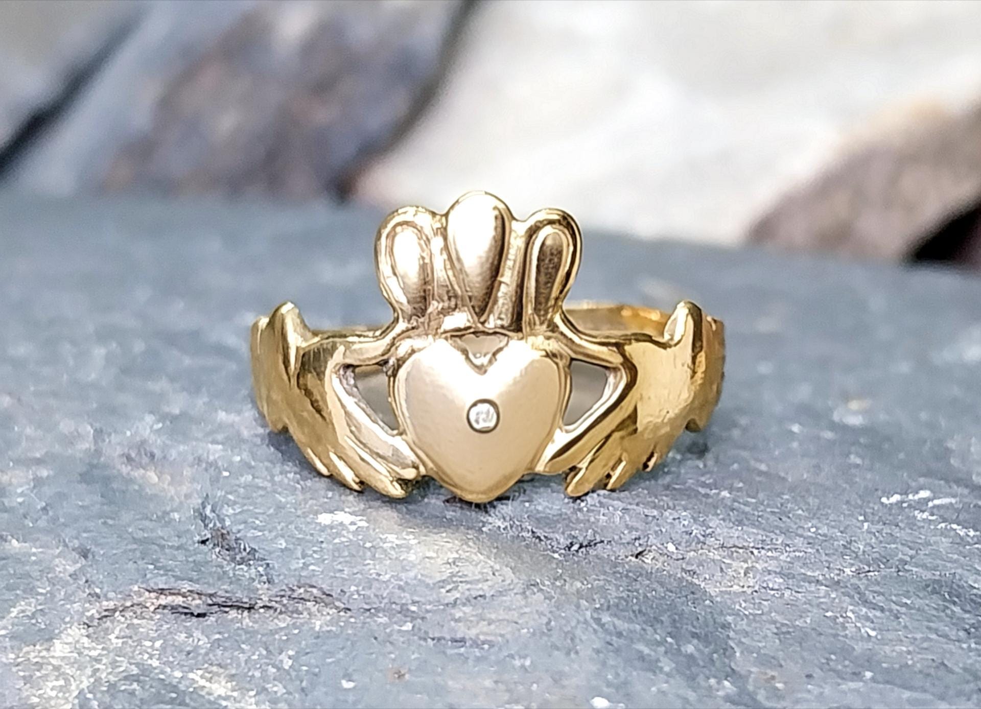 9ct Gold CELTIC CLADDAGH Ring with Diamond - UK Size O (7.5) - 2.2g
