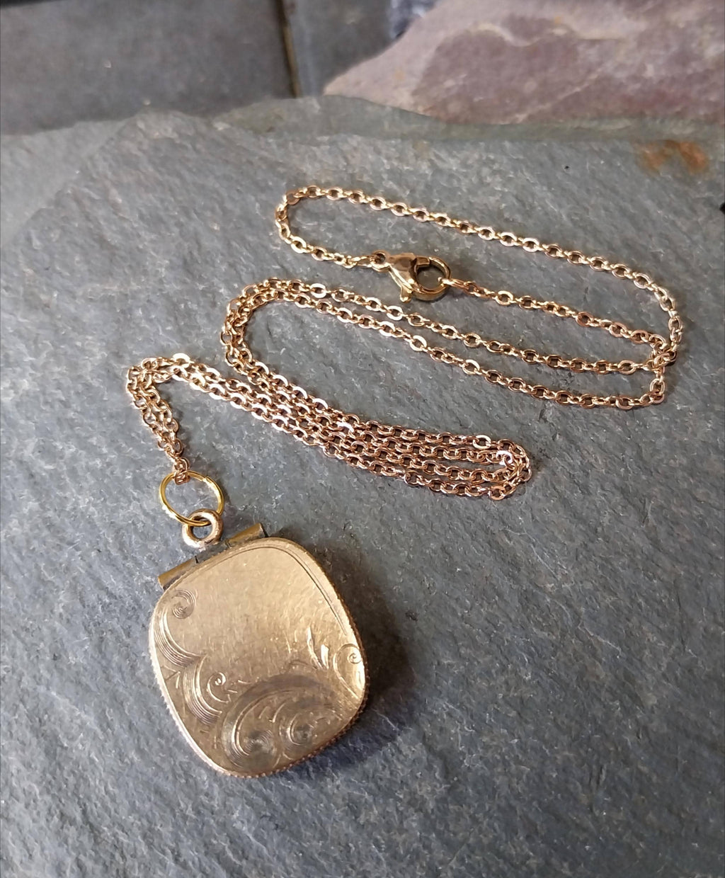 ANTIQUE Rectangular Oval LOCKET - Pinchbeck Gilt on 18" Chain - 7.9g