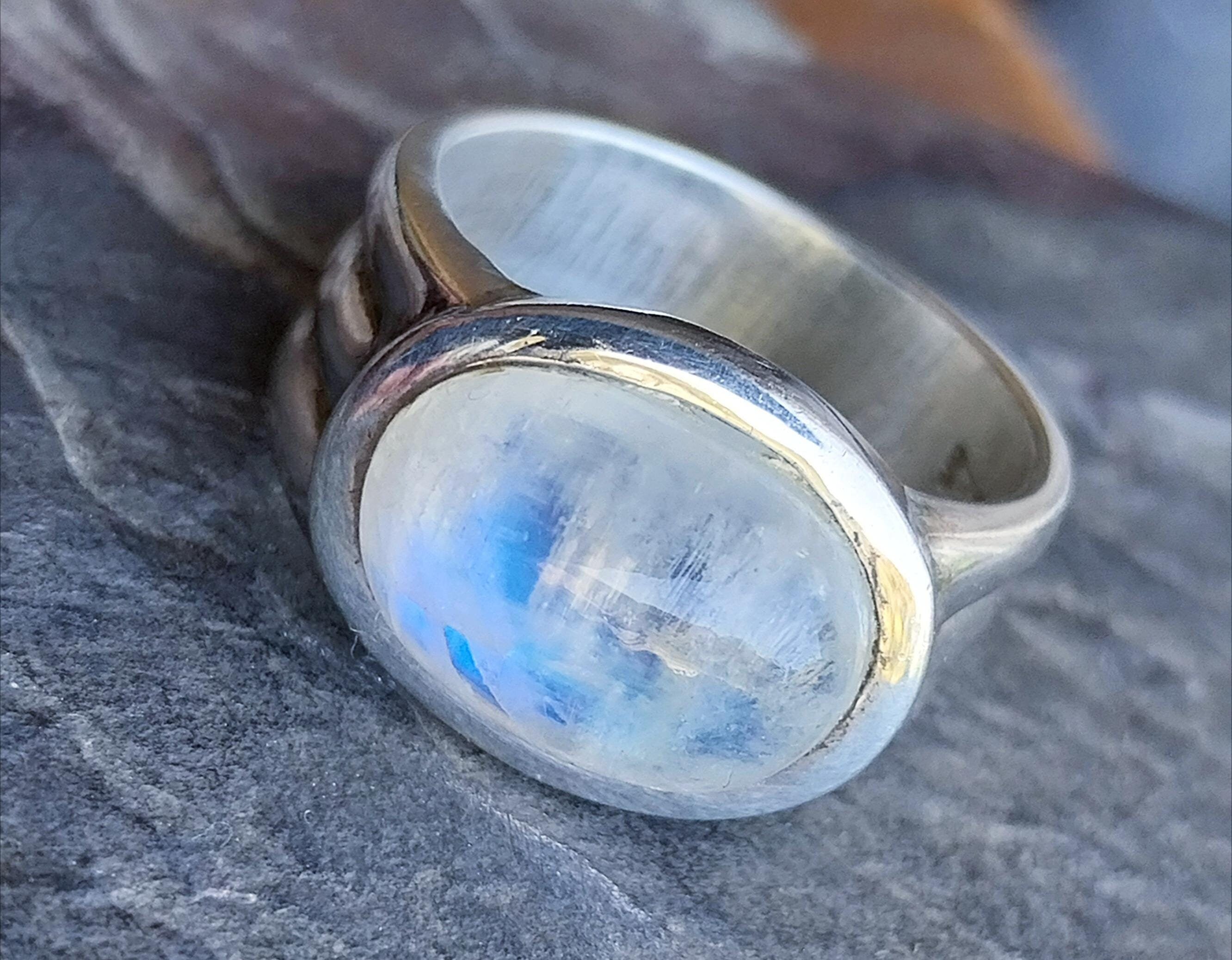 Large Vintage SILVER MOONSTONE RING - Ethereal - uk size O (7) - 10.6g