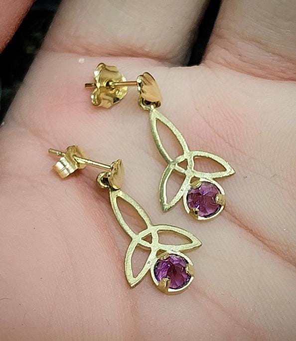 9ct GOLD CELTIC Amethyst Drop EARRINGS - 1.1g