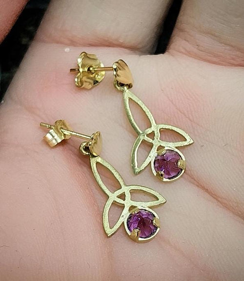 9ct GOLD CELTIC Amethyst Drop EARRINGS - 1.1g