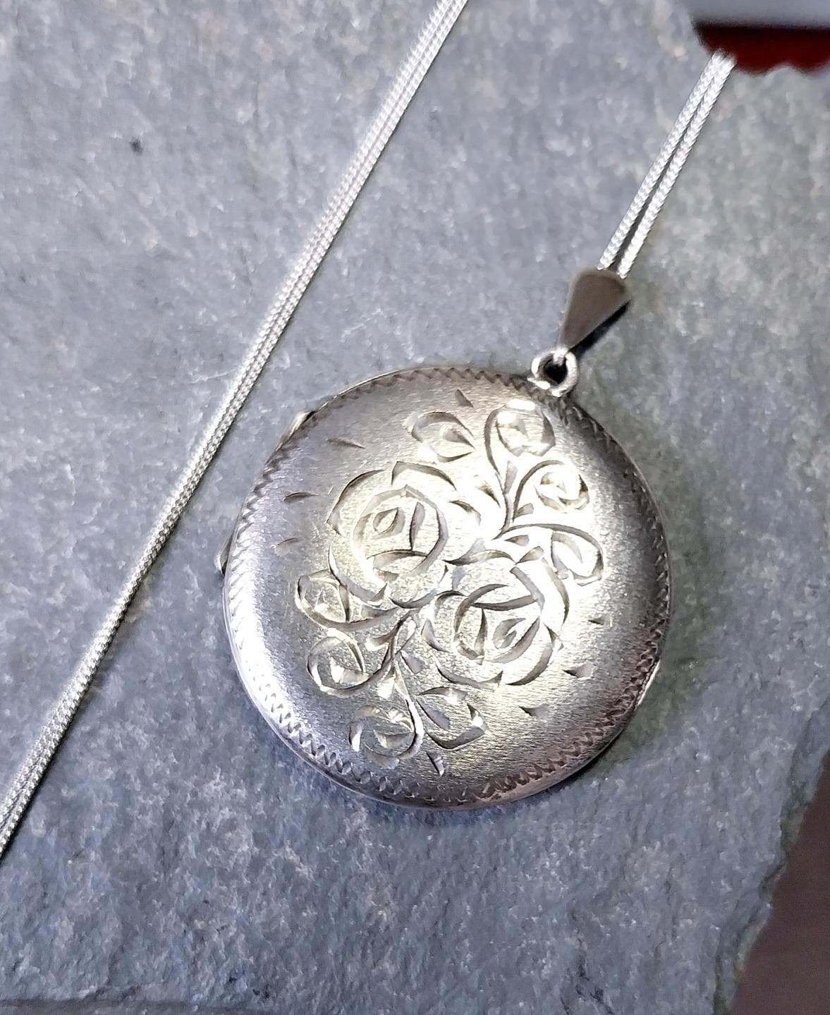 Huge Silver CIRCULAR LOCKET Necklace - Double Rose with 20" Chain - Joseph Smith - 10.9g