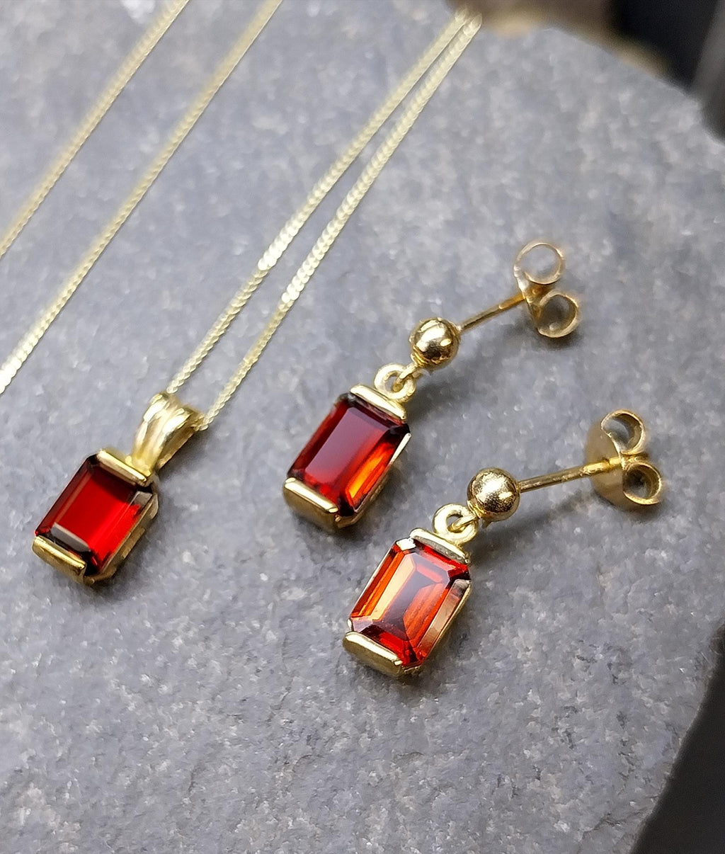 Vintage 9ct Gold Red Gemstone NECKLACE and EARRINGS Matching Set - 3.7g