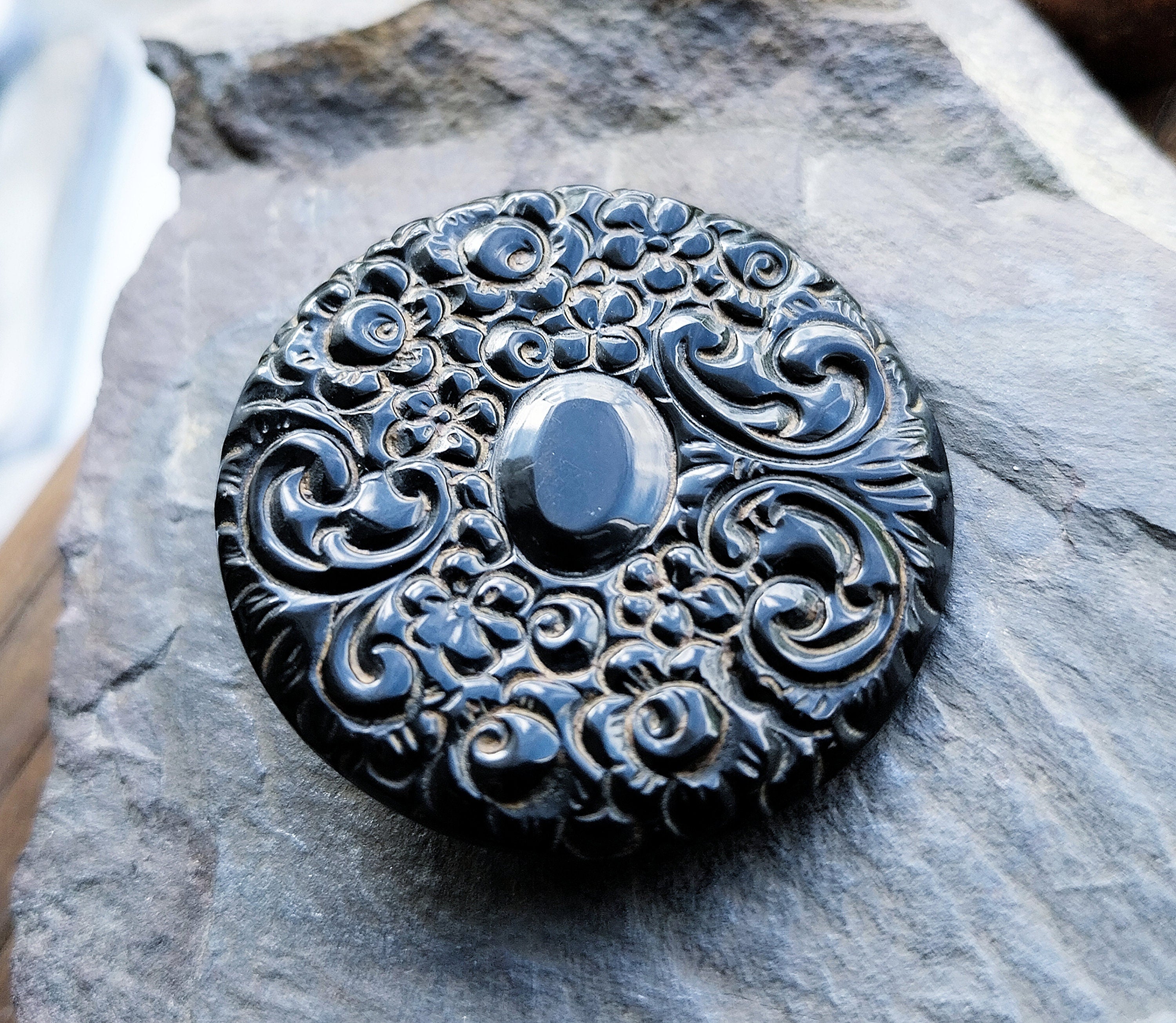Antique Victorian Gutta Percha Brooch - Large circle Design - 6.2g