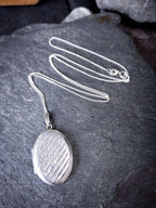 Vintage Oval SILVER LOCKET with Striped design on 18" Chain - 6.4g