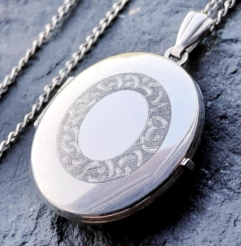 Vintage STERLING SILVER Oval Locket Necklace on 16" Chain - 3.4g