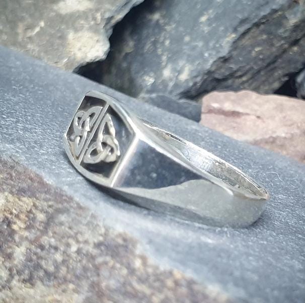 Vintage SILVER CELTIC KNOT Ring - Triquetra - Large Size uk W ( us 11) - 5.8g