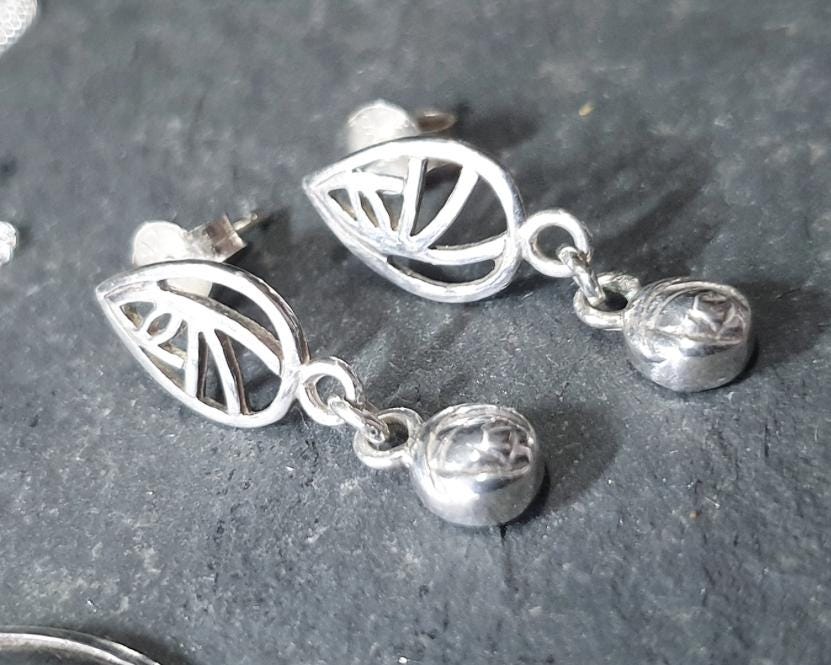 SILVER Necklace and Matching Earrings Gift Set - Celtic Leaf and Rose Bud - 4.1g